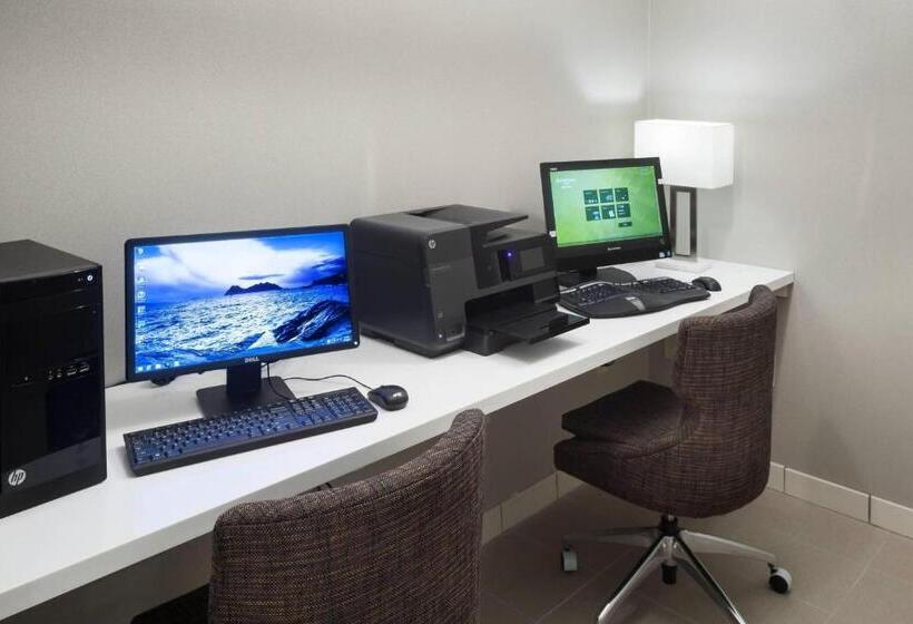 هتل Residence Inn Kansas City Country Club Plaza