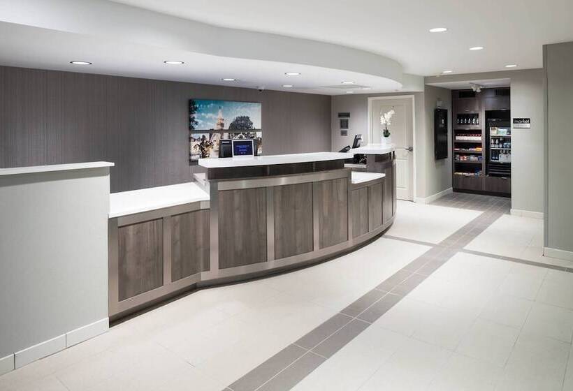 فندق Residence Inn Kansas City Country Club Plaza