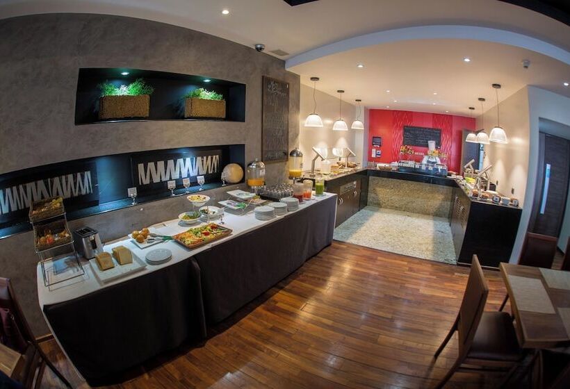 ホテル Riazor Aeropuerto