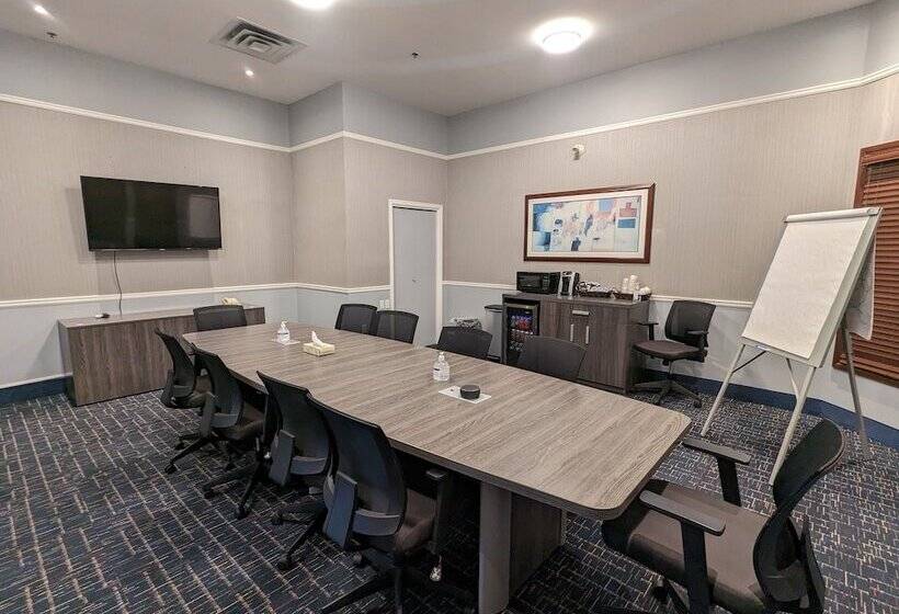 בית מלון כפרי Divya Sutra Plaza And Conference Centre Calgary Airport