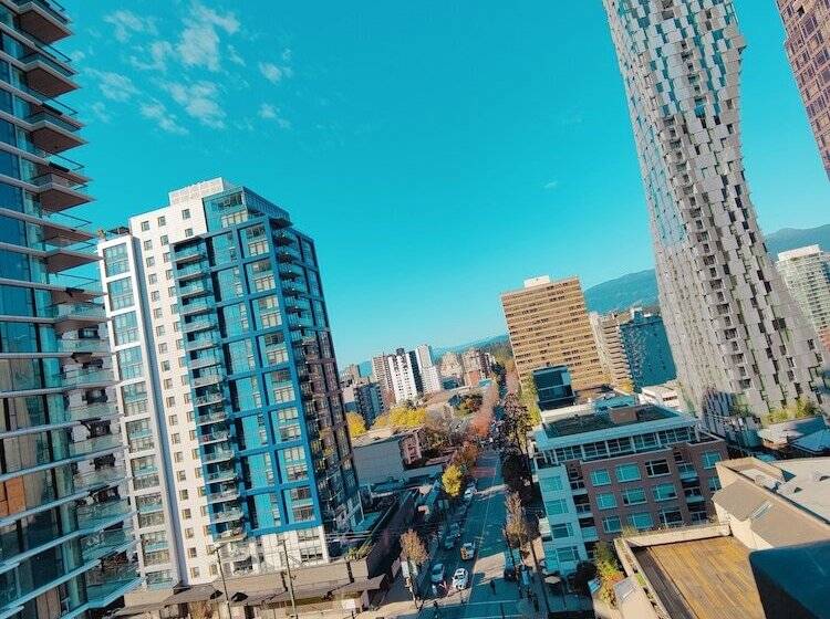 Отель Divya Sutra Suites On Robson Downtown Vancouver