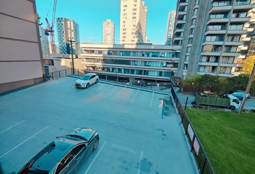 Отель Divya Sutra Suites On Robson Downtown Vancouver