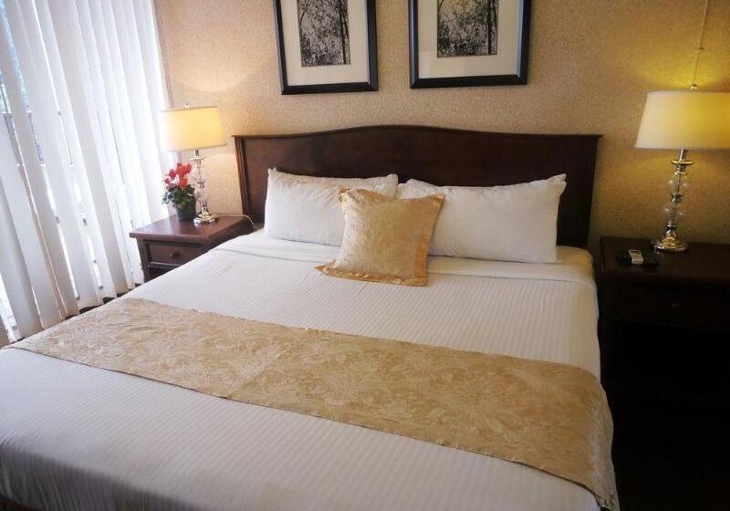 Отель Divya Sutra Suites On Robson Downtown Vancouver