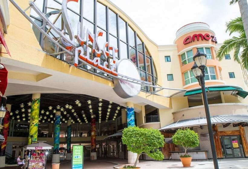 בית מלון כפרי Rodeway Inn South Miami Coral Gables