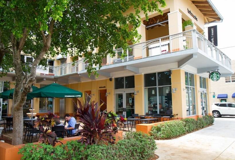 בית מלון כפרי Rodeway Inn South Miami Coral Gables