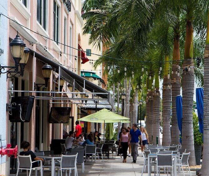 בית מלון כפרי Rodeway Inn South Miami Coral Gables