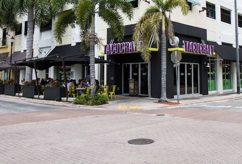 בית מלון כפרי Rodeway Inn South Miami Coral Gables