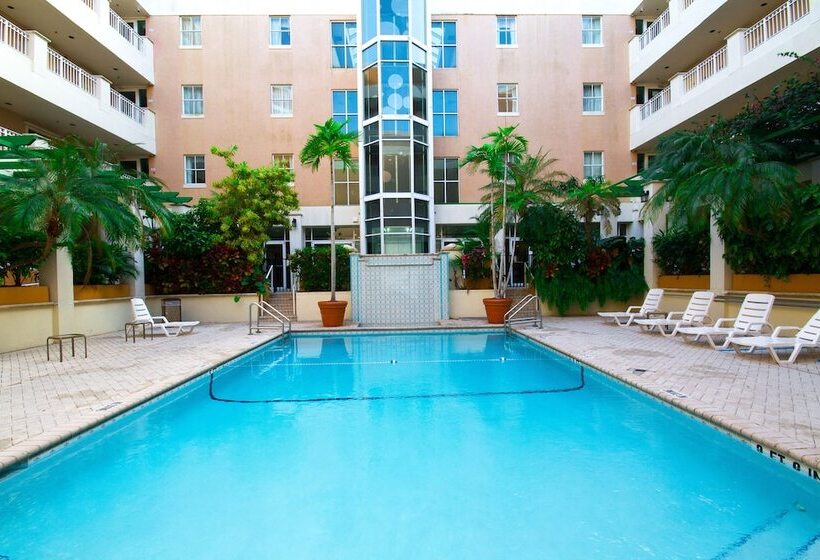 בית מלון כפרי Rodeway Inn South Miami Coral Gables