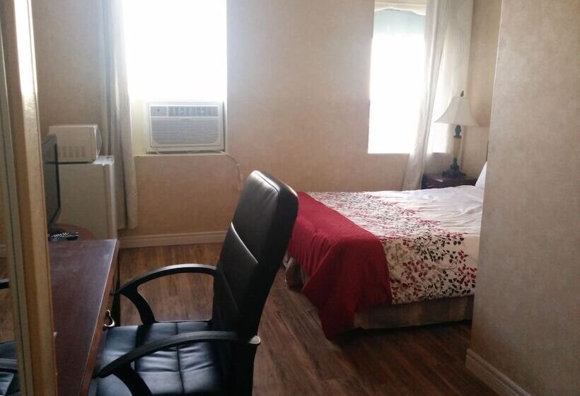 Отель Royal Inn & Suites