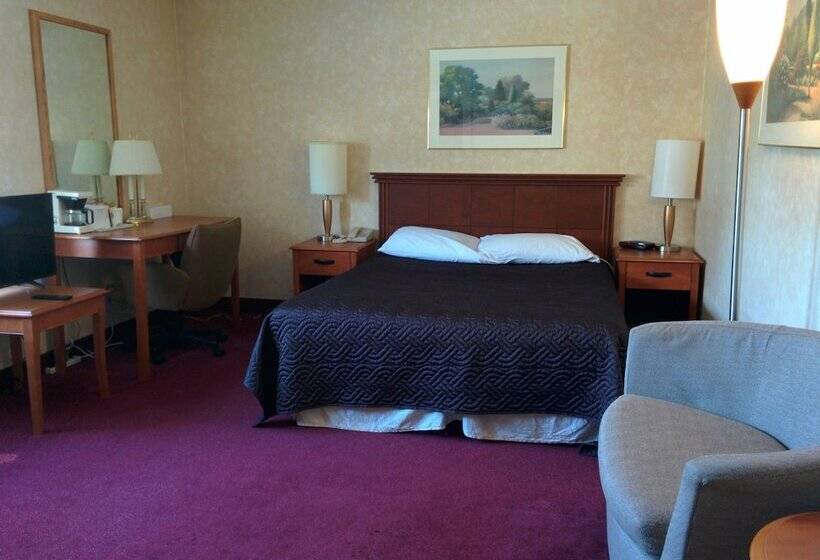 Отель Royal Inn & Suites