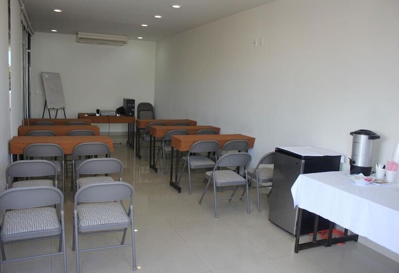 Отель Seven Crown Express & Suites By Kavia