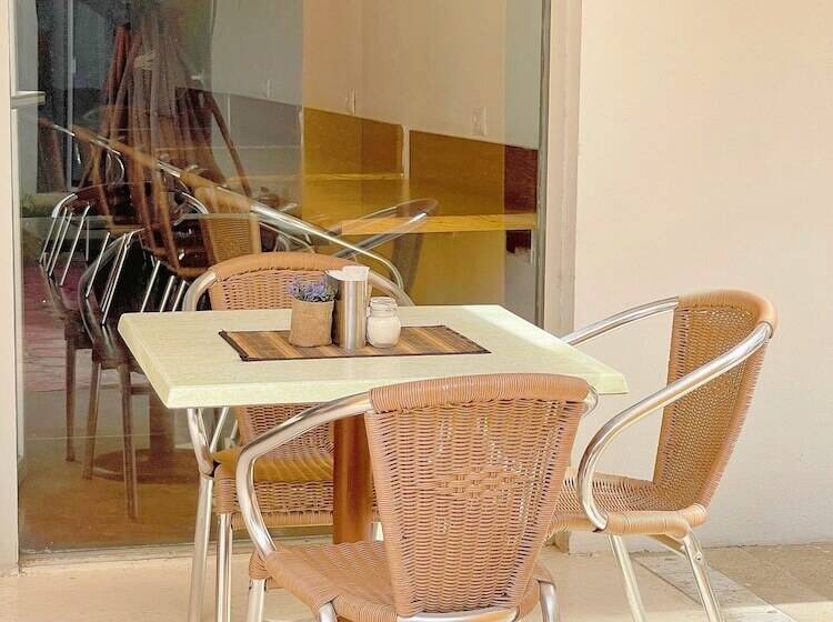 هتل Seven Crown Express & Suites By Kavia