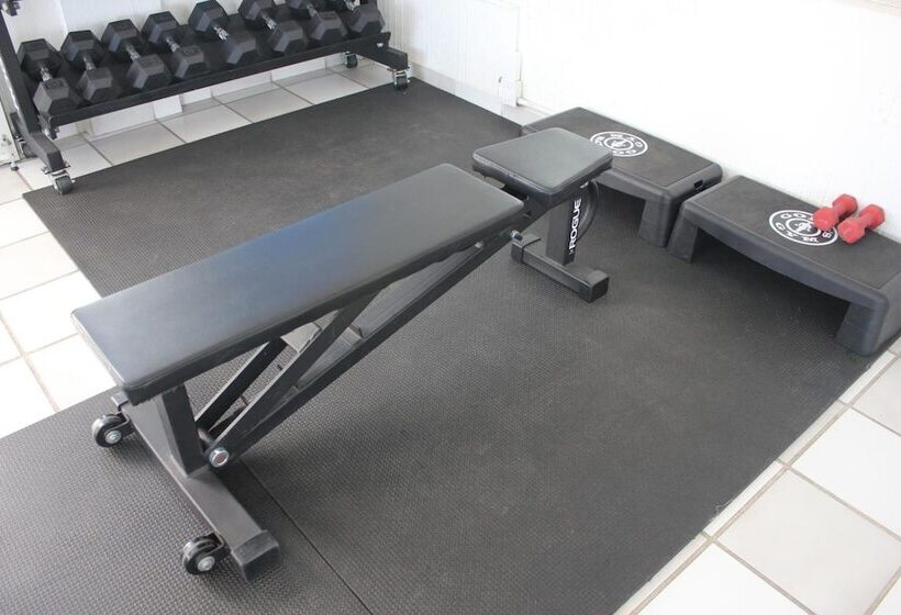 Отель Seven Crown Express & Suites By Kavia