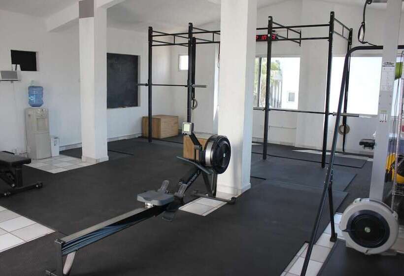 هتل Seven Crown Express & Suites By Kavia