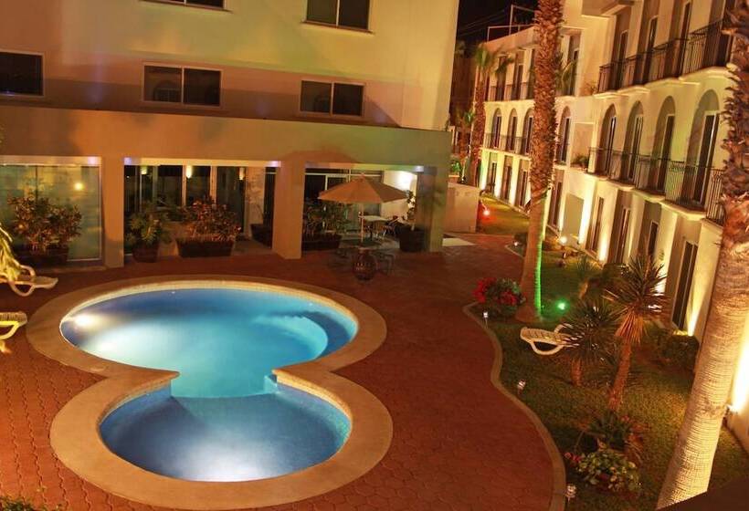 هتل Seven Crown Express & Suites By Kavia