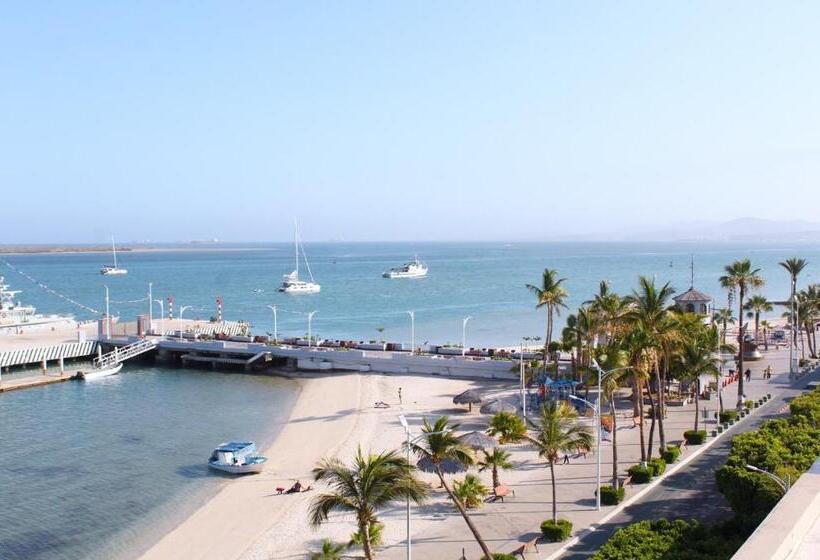 בית מלון כפרי Seven Crown La Paz Malecon