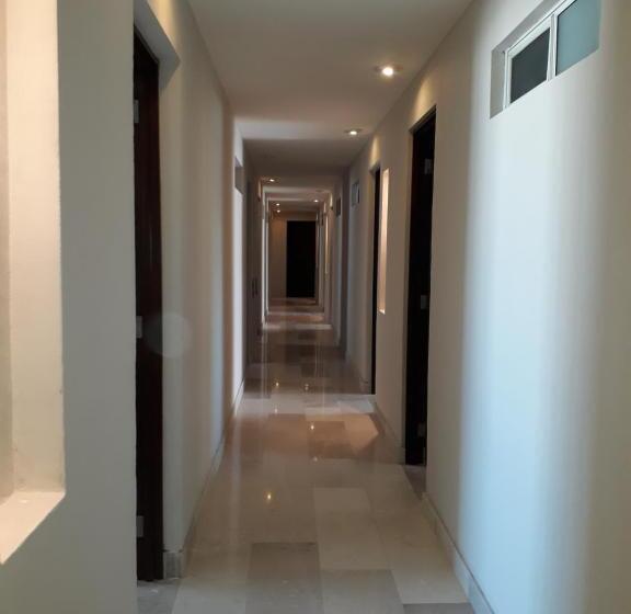 בית מלון כפרי Seven Crown La Paz Malecon