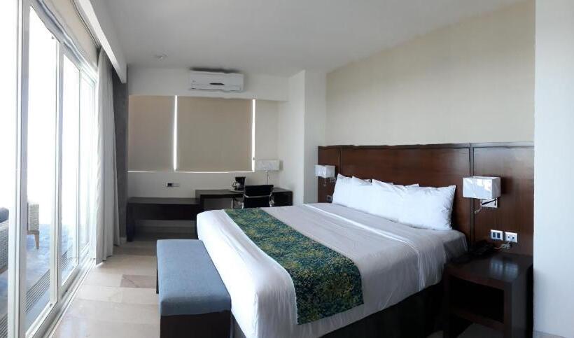 בית מלון כפרי Seven Crown La Paz Malecon