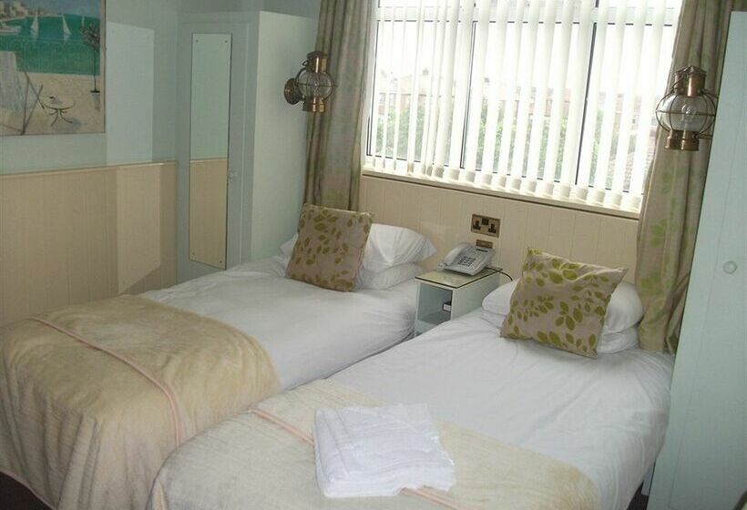 Отель The New Staincliffe