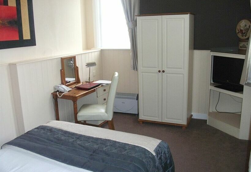 Отель The New Staincliffe