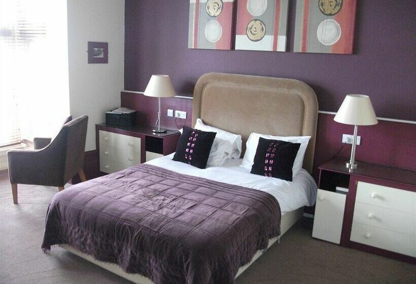 Отель The New Staincliffe