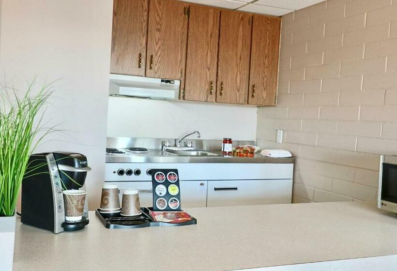 فندق Stanford Inn & Suites