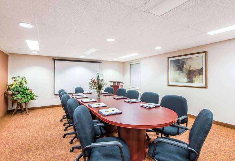 בית מלון כפרי Super 8 By Wyndham Cornwall On