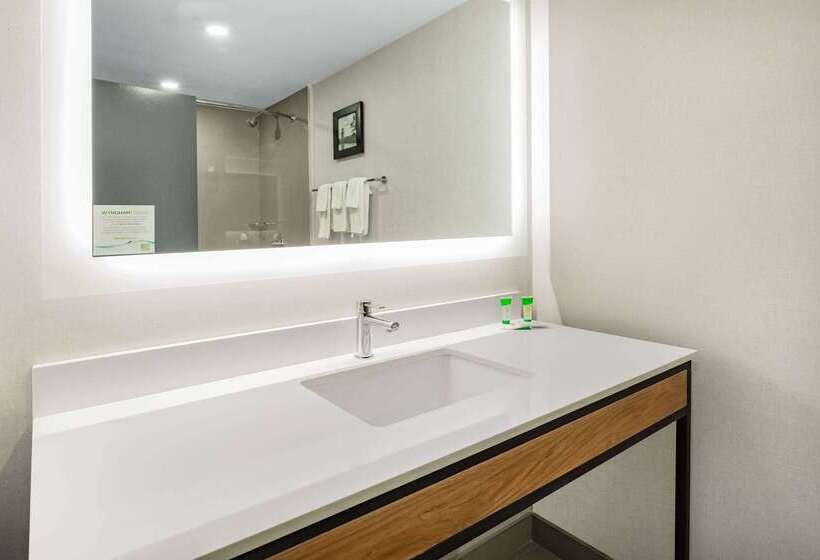 בית מלון כפרי Super 8 By Wyndham Cornwall On