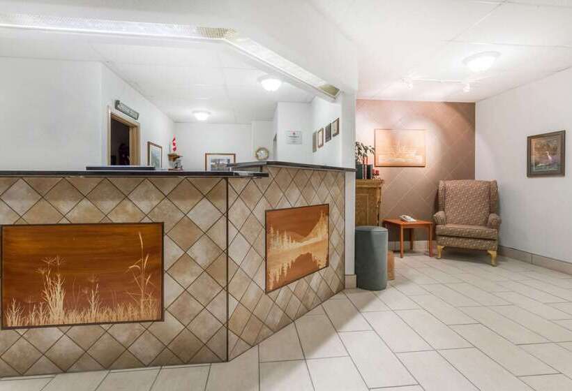 فندق Super 8 By Wyndham Dauphin