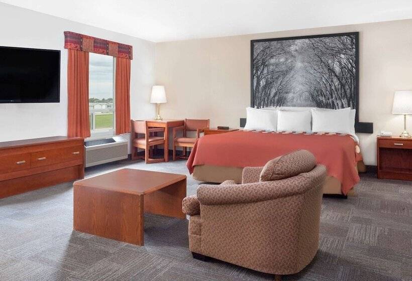 فندق Super 8 By Wyndham Morden