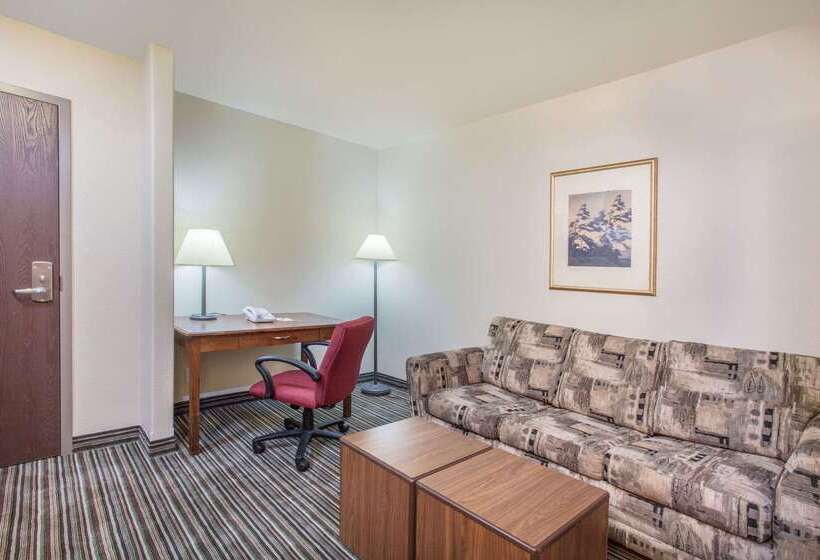 Отель Super 8 By Wyndham Truro Ns