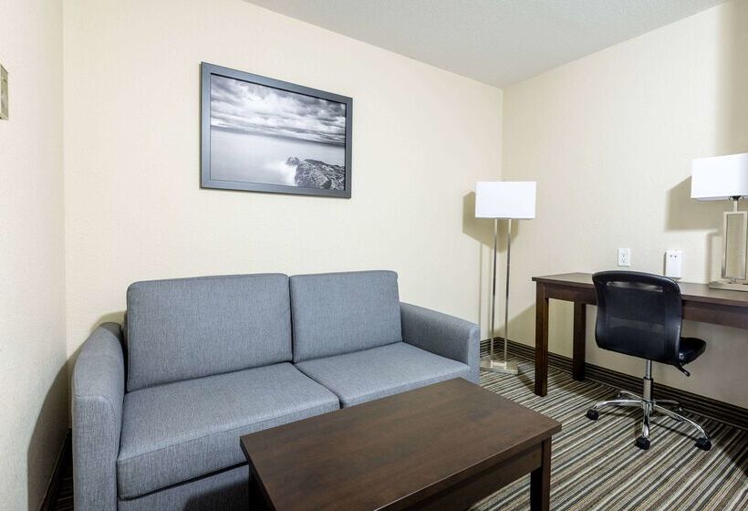 Отель Super 8 By Wyndham Truro Ns