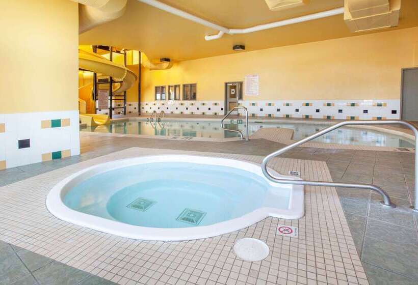 Отель Super 8 By Wyndham Truro Ns