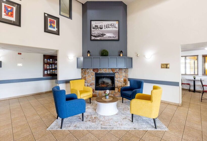 Отель Super 8 By Wyndham Truro Ns