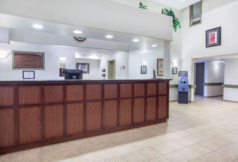 Отель Super 8 By Wyndham Truro Ns