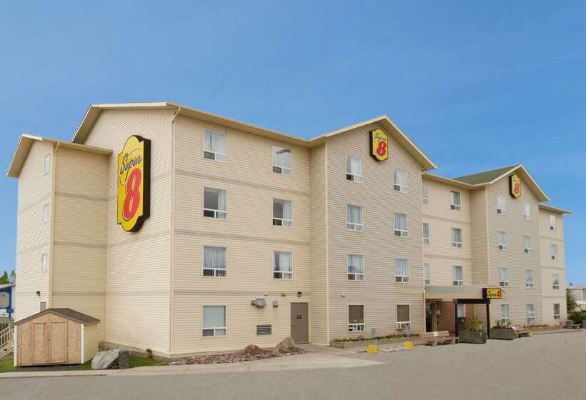 فندق Super 8 By Wyndham Yellowknife