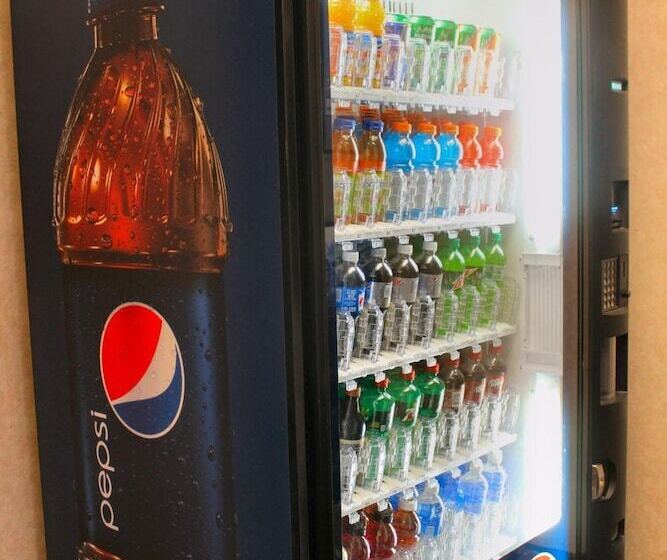 فندق Ten Pin Inn & Suites