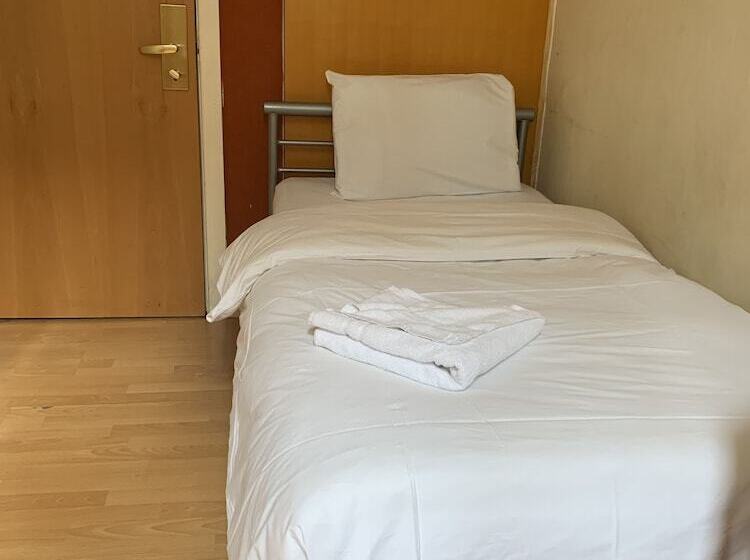 בית מלון כפרי Berkeley Court