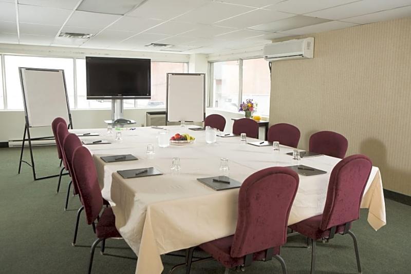 ホテル The Business Inn