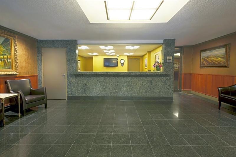 ホテル The Business Inn