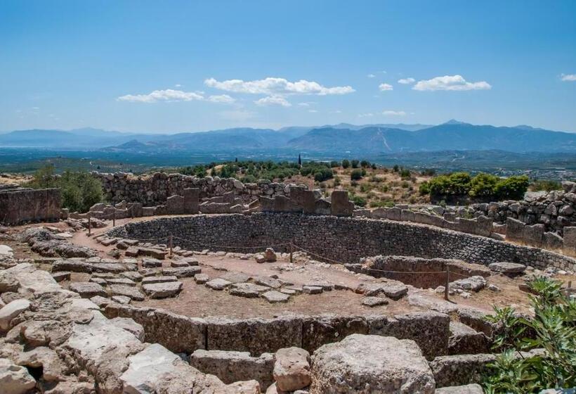 בית מלון כפרי The Grove Seaside