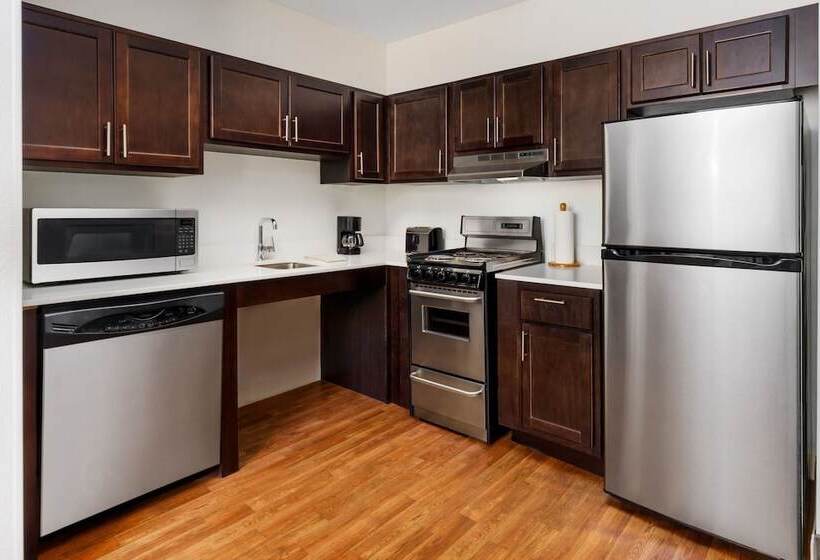 هتل Towneplace Suites Manchesterboston Regional Airport