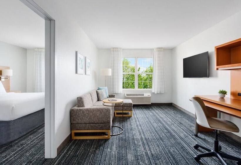 هتل Towneplace Suites Manchesterboston Regional Airport