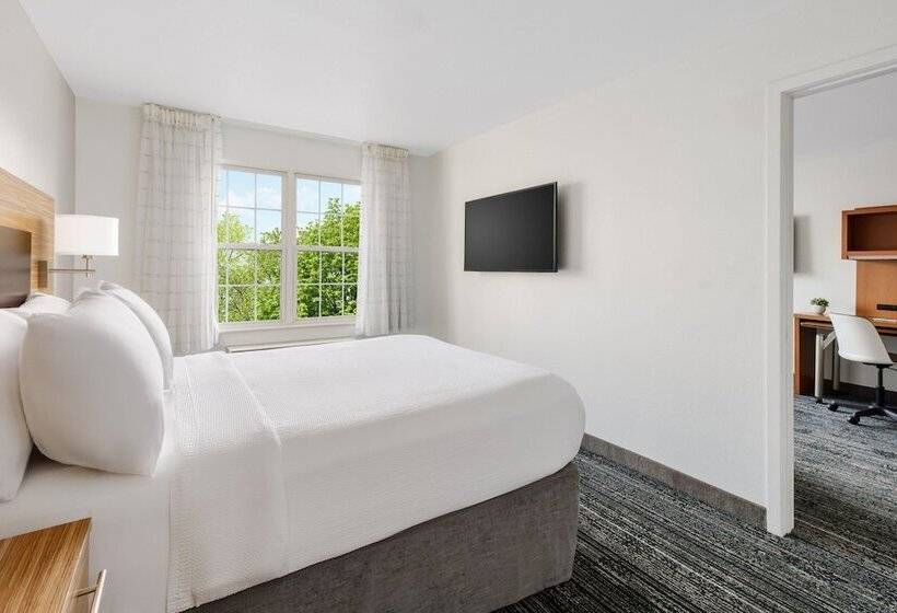 هتل Towneplace Suites Manchesterboston Regional Airport