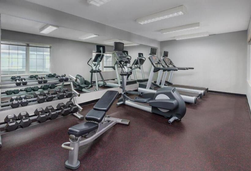 هتل Towneplace Suites Manchesterboston Regional Airport