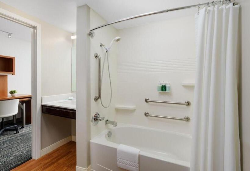 هتل Towneplace Suites Manchesterboston Regional Airport