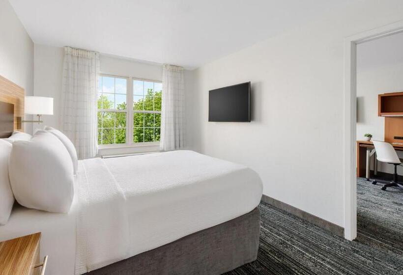 هتل Towneplace Suites Manchesterboston Regional Airport