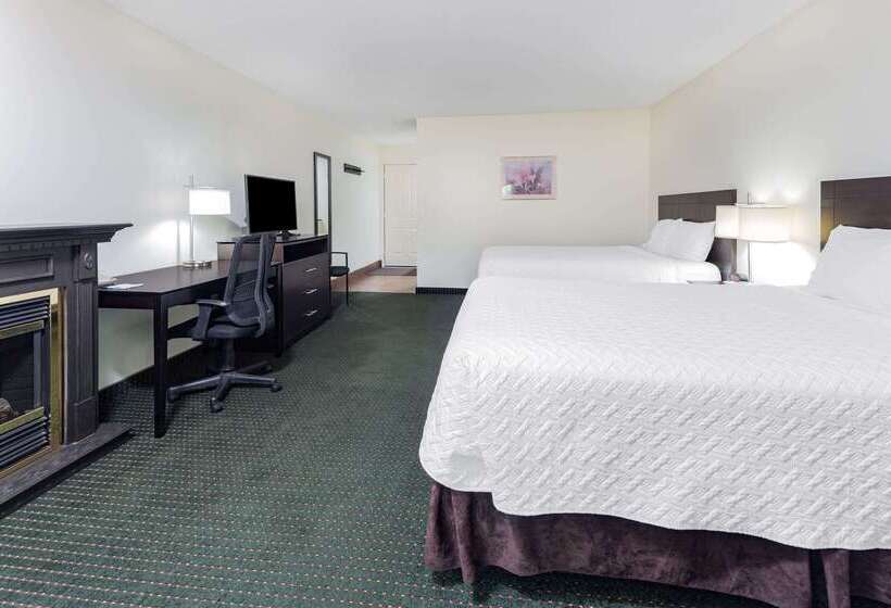 فندق Travelodge By Wyndham Bracebridge