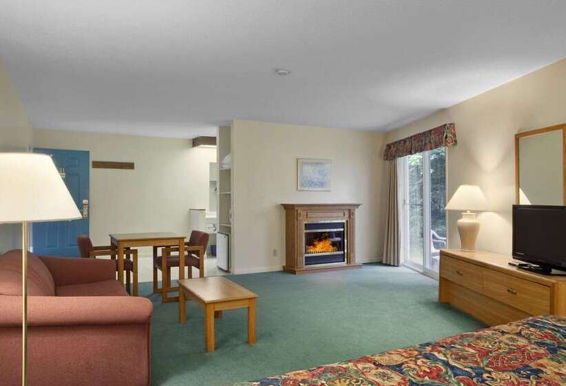 فندق Travelodge By Wyndham Bracebridge