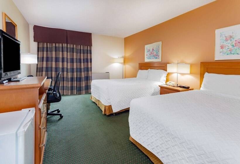 فندق Travelodge By Wyndham Bracebridge